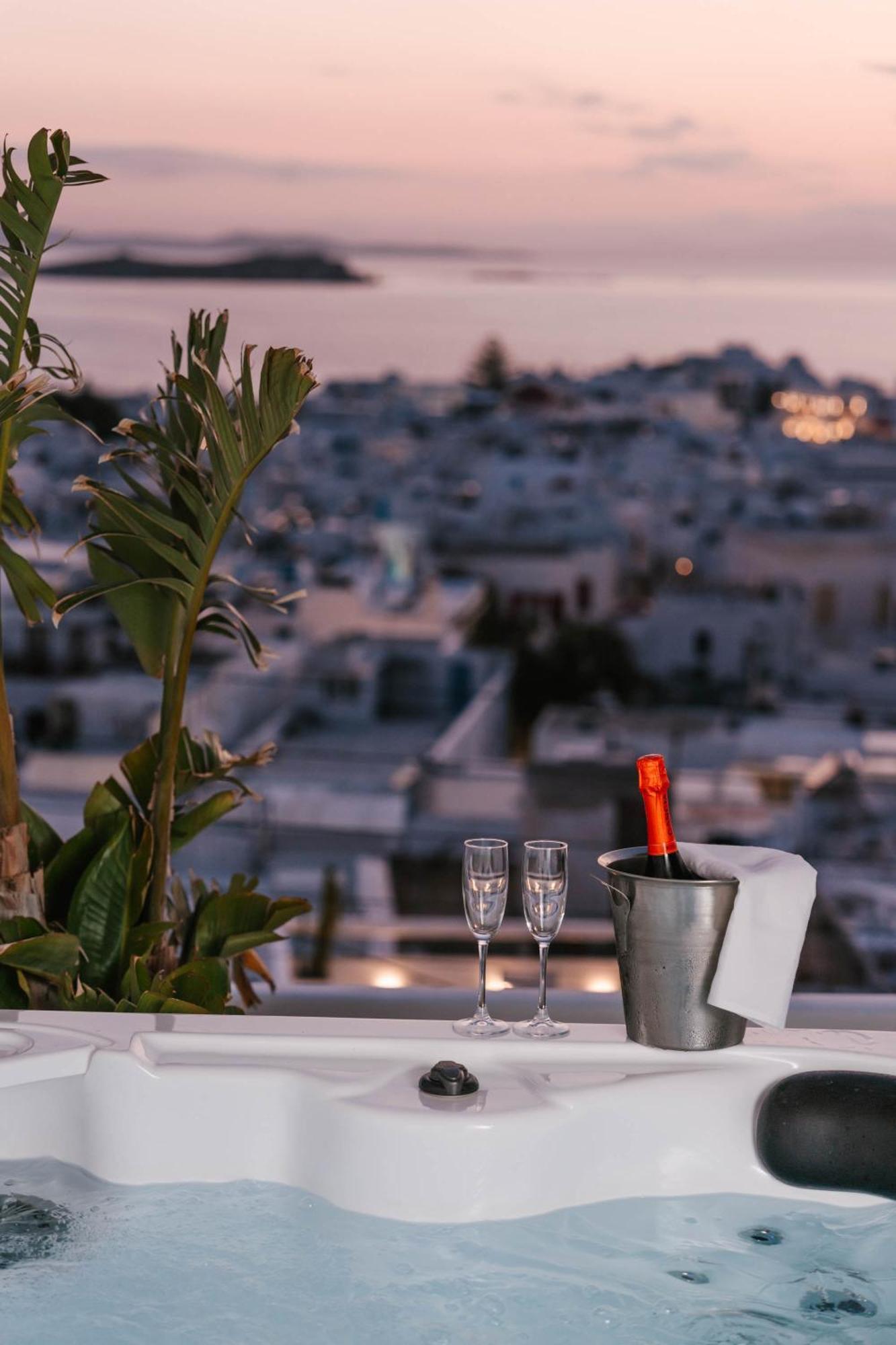 Legends In Town, By Mykonos High Aparthotel Mykonos Town ภายนอก รูปภาพ